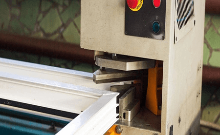 行業(yè) |包裝 |臺達裁切護角機解決方案，動作柔順，高速精密